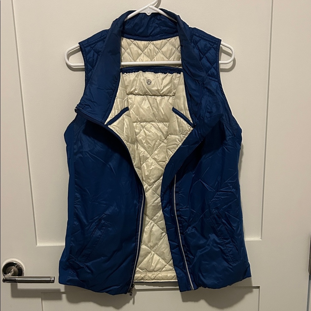 Women's Lululemon Blue and Ivory reversible Quilted Vest